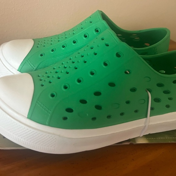 Children’s Lightweight Slip Ons-NEW size 13/1 - Picture 3 of 7